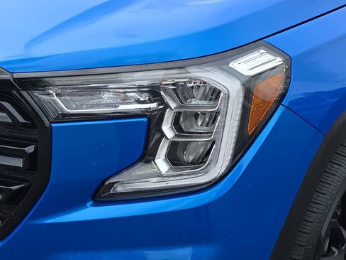 Used 2024 GMC Terrain SLE w/ Driver Convenience Package FWD image 32