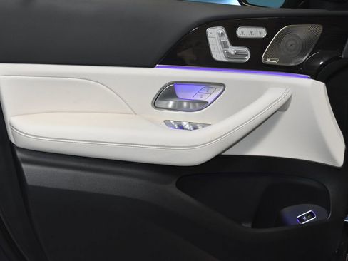 Certified 2025 Mercedes-Benz GLS 450 4MATIC image 4