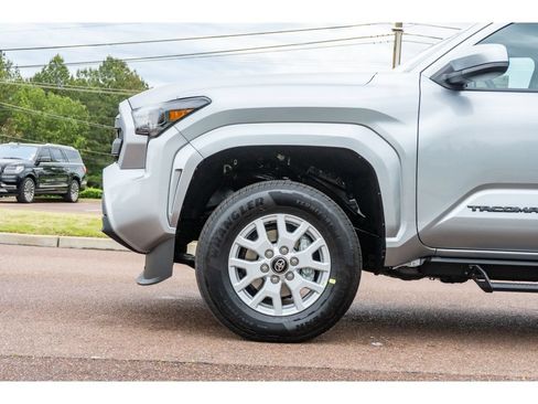 Certified 2026 Toyota Tacoma SR5 AWD/4WD image 11
