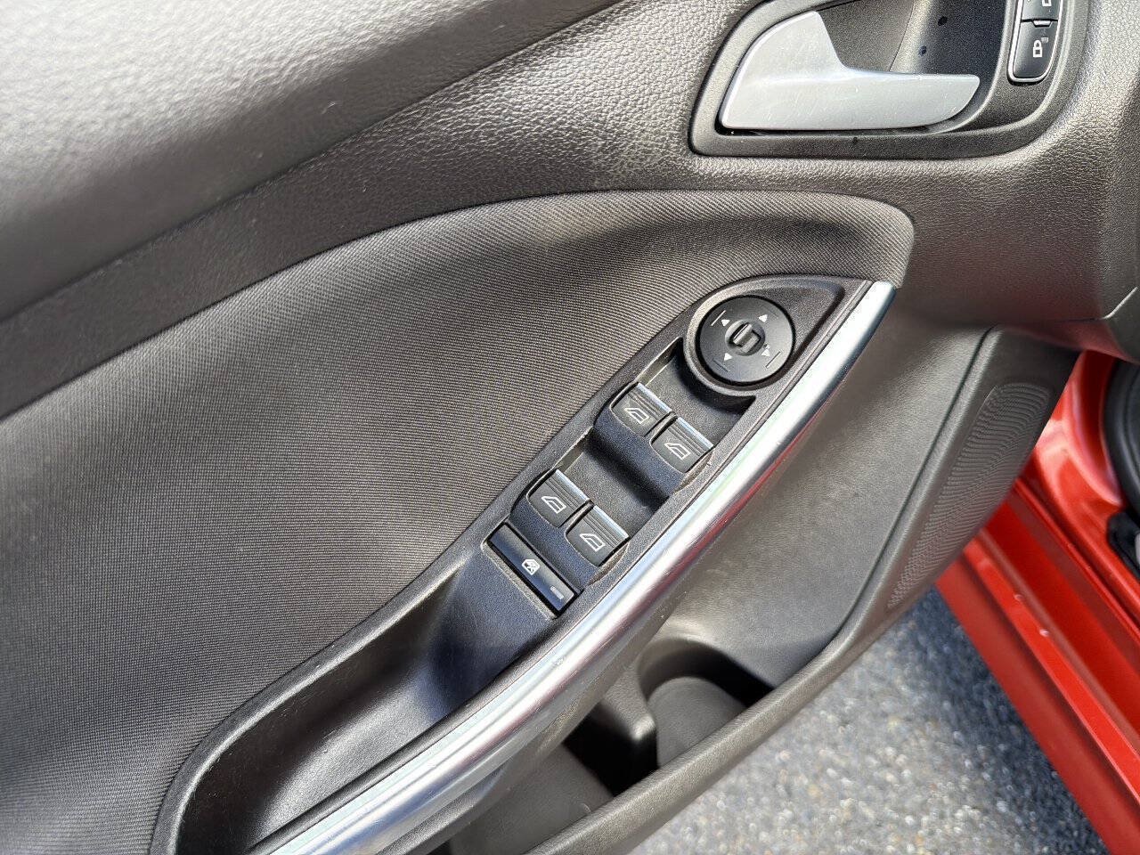 Used 2018 Ford Focus ST FWD image 40