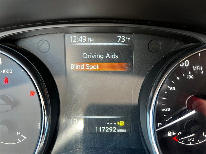Used 2017 Nissan Rogue SV AWD/4WD image 32