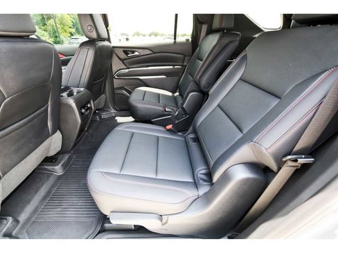 Used 2026 Chevrolet Traverse Z71 w/ LPO, Floor Liner Package AWD/4WD image 13