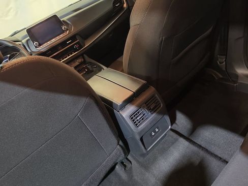 Used 2024 Nissan Rogue SV FWD image 21