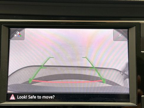Used 2023 Volkswagen Jetta SE w/ Panoramic Sunroof Package FWD image 11