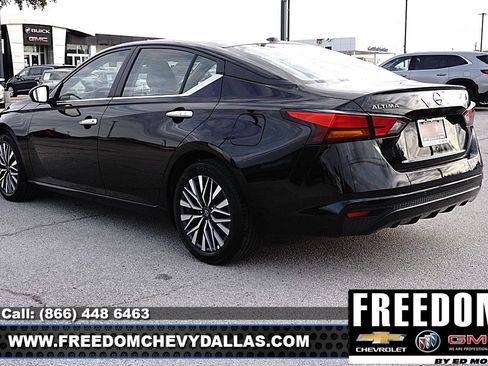 Used 2025 Nissan Altima 2.5 SV image 35