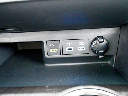 Used 2022 Toyota Highlander Platinum image 32