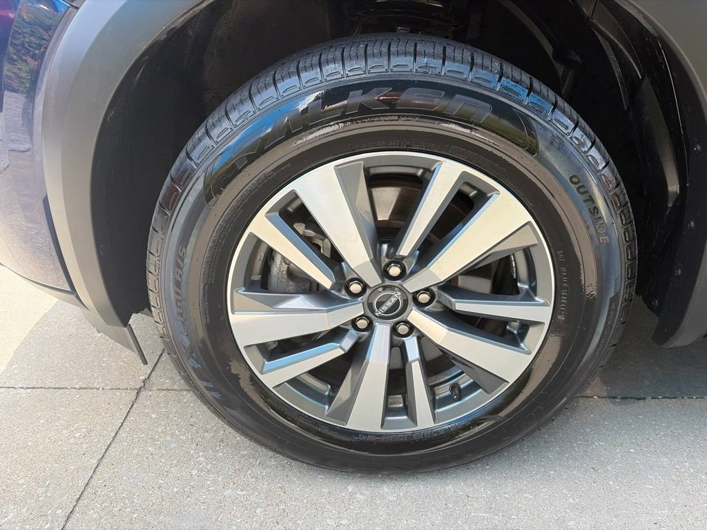 Used 2025 Nissan Pathfinder SL AWD/4WD image 6