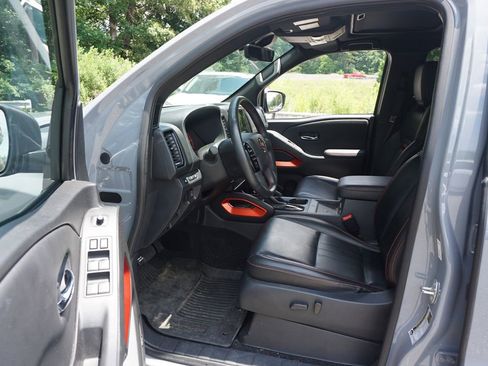 Used 2023 Nissan Frontier PRO-4X w/ Pro-4X Premium Package AWD/4WD image 2