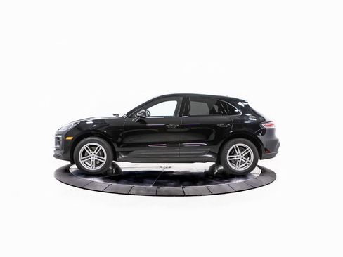 Certified 2023 Porsche Macan image 2