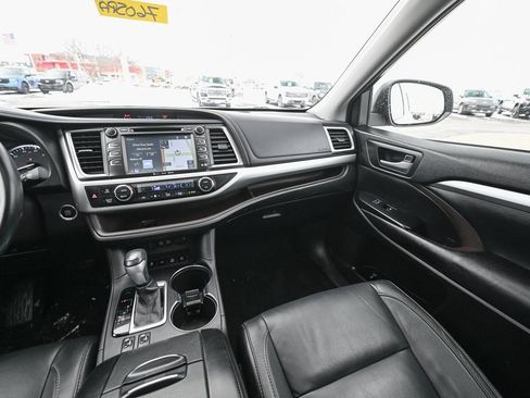 Used 2017 Toyota Highlander XLE image 33