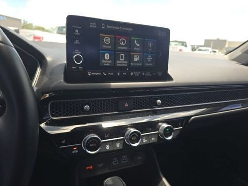 Used 2022 Honda Civic Touring image 9