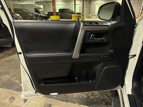 Used 2023 Toyota 4Runner Limited AWD/4WD image 32