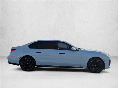 Used 2023 BMW 740i w/ Parking Assistance Package image 4