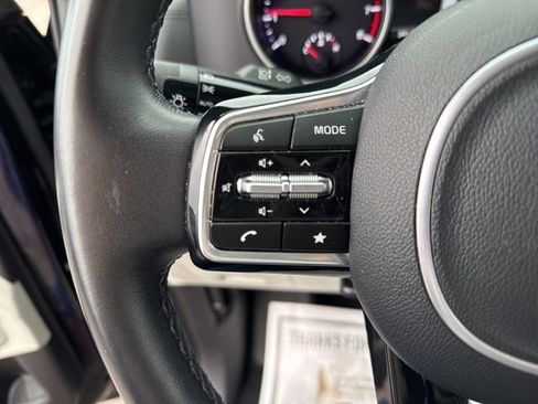 Used 2024 Kia Carnival LX FWD image 20