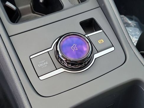 New 2026 Volkswagen Tiguan SE FWD image 27