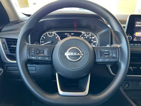 Used 2024 Nissan Rogue S image 29