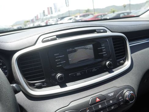 Used 2017 Kia Sorento FWD image 14