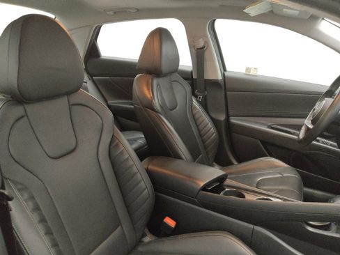 Used 2025 Hyundai Elantra Limited FWD image 21