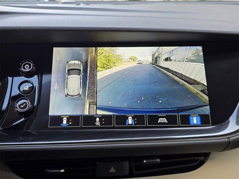 Used 2022 Buick Envision Essence w/ Technology Package I image 17