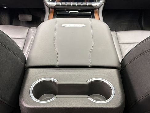 Used 2026 GMC Yukon Denali w/ Sun & Power Step Package image 35