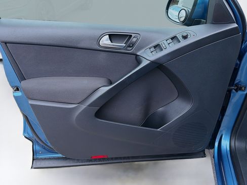 Used 2017 Volkswagen Tiguan Limited image 21