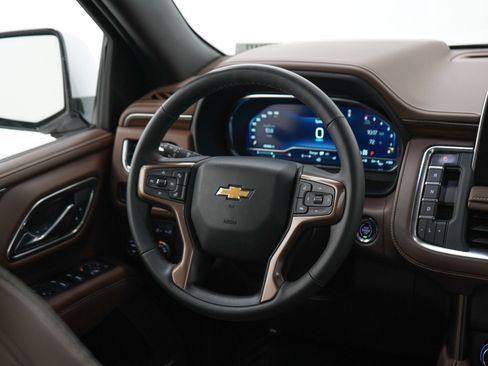 Used 2023 Chevrolet Suburban High Country AWD/4WD image 16