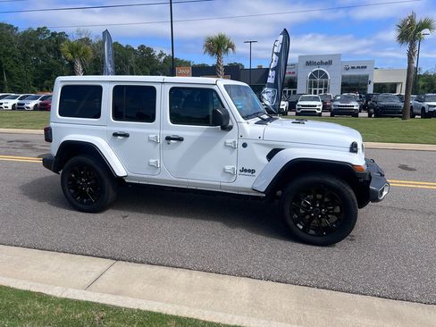 Certified 2025 Jeep Wrangler Unlimited Sahara w/ Safety Group AWD/4WD image 2