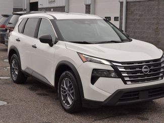 Used 2024 Nissan Rogue S video 2
