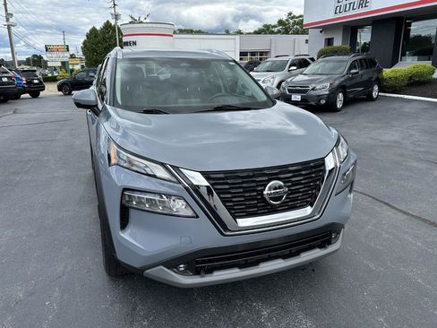 Used 2021 Nissan Rogue SL FWD image 2