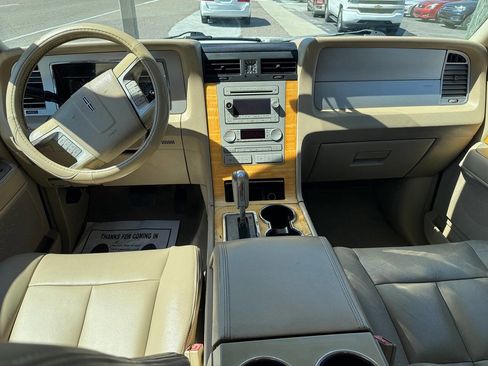 Used 2007 Lincoln Navigator Luxury 4dr SUV image 17