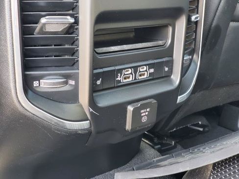 Used 2019 RAM 1500 Laramie AWD/4WD image 28