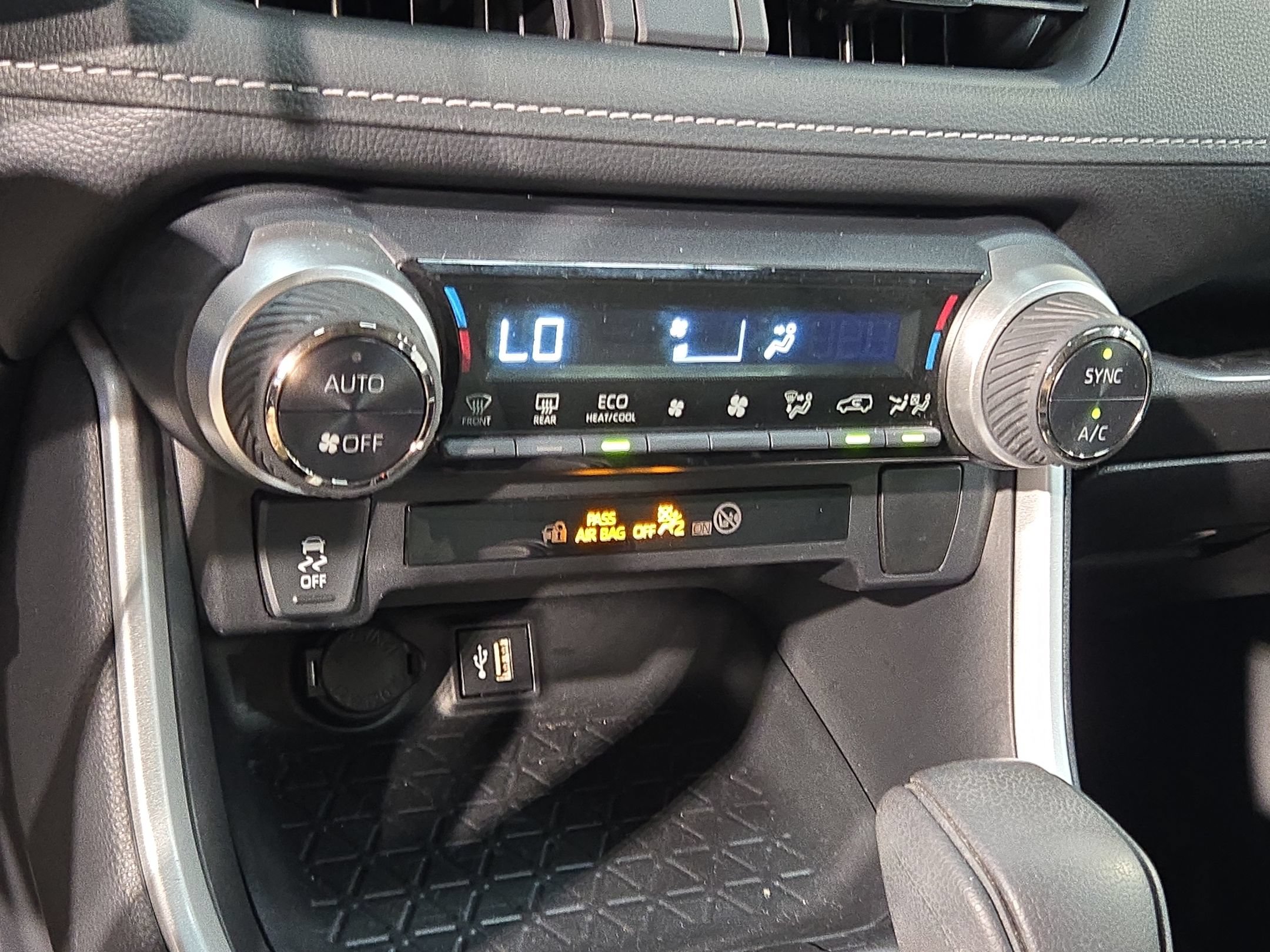 Certified 2024 Toyota RAV4 LE AWD/4WD image 31