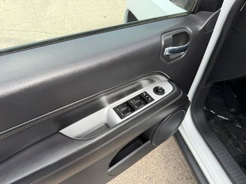 Used 2016 Jeep Compass High Altitude image 10