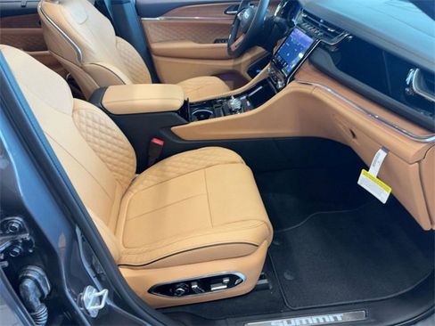 New 2025 Jeep Grand Cherokee Summit image 31