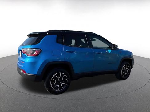Used 2025 Jeep Compass Trailhawk AWD/4WD image 14