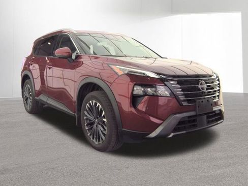 Used 2025 Nissan Rogue SL w/ Tech Package AWD/4WD image 6