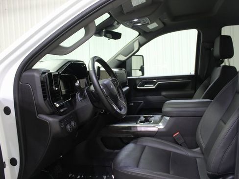 Used 2025 Chevrolet Silverado 2500 LTZ w/ LTZ Plus Package image 12