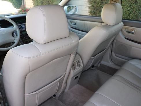 Used 2001 Toyota Avalon XLS FWD image 50