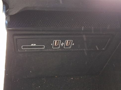 Used 2019 Mercedes-Benz GLC 300 4MATIC image 25