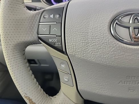 Used 2011 Toyota Avalon Limited FWD image 25