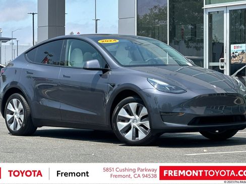Used 2024 Tesla Model Y Long Range AWD/4WD image 1