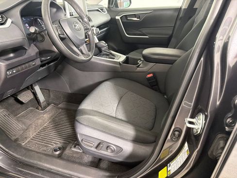 Used 2025 Toyota RAV4 XLE FWD image 10