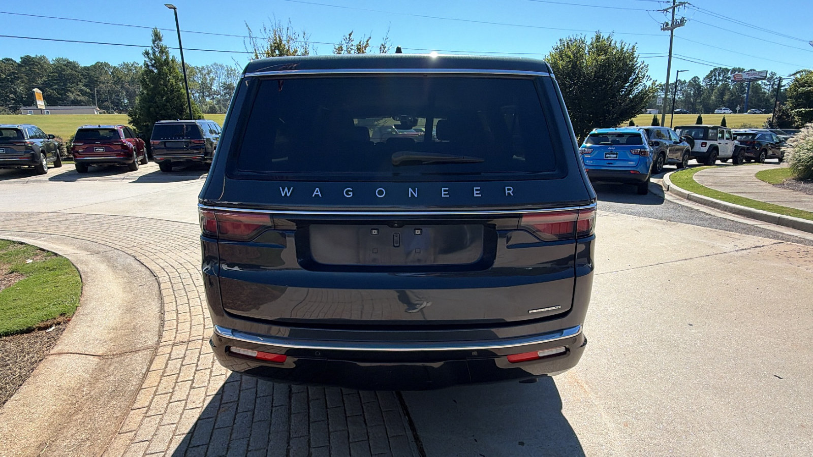 Used 2024 Jeep Wagoneer L Series II w/ Flexible Seating Group AWD/4WD image 9