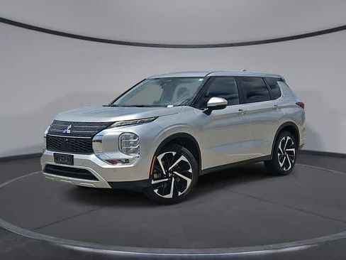 Used 2024 Mitsubishi Outlander SE FWD image 1