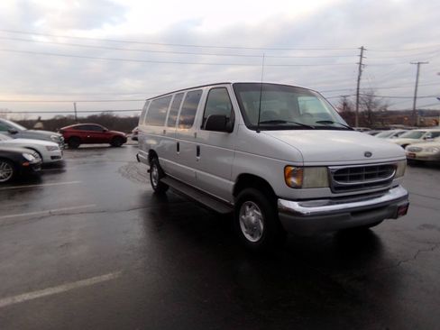 Used 2001 Ford E-350 and Econoline 350 XL RWD image 4