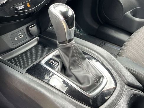 Used 2019 Nissan Rogue SV AWD/4WD image 23
