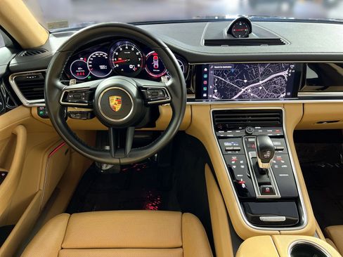 Used 2022 Porsche Panamera 4 image 23