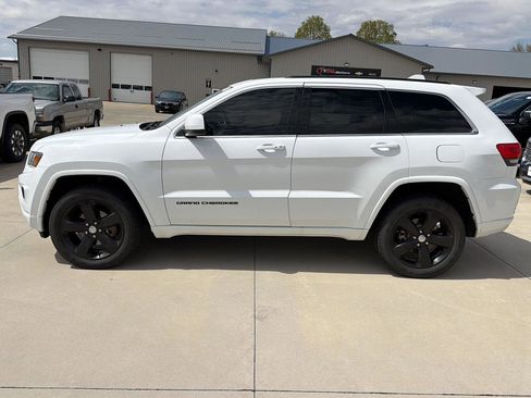 Used 2015 Jeep Grand Cherokee Altitude AWD/4WD image 2
