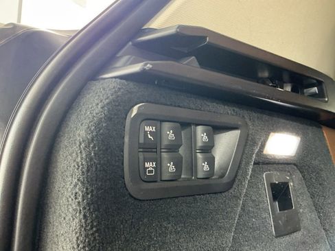 Certified 2022 BMW X7 xDrive40i w/ Executive Package image 32