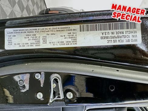 Used 2024 Jeep Wagoneer L Series II w/ Flexible Seating Group RWD image 35
